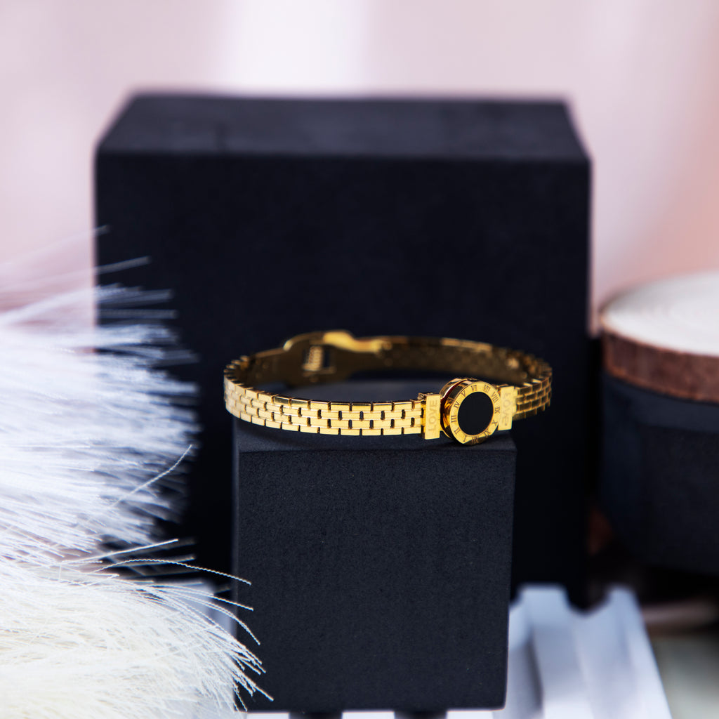 Roman Numeral Black Shell Love Gold Bracelet