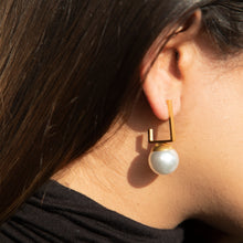 Load image into Gallery viewer, Square Pearl Hoop Earrings