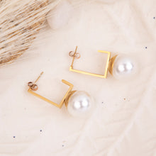 Load image into Gallery viewer, Square Pearl Hoop Earrings