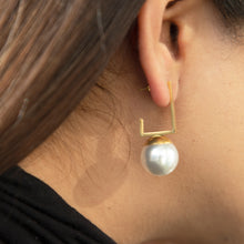 Load image into Gallery viewer, Square Pearl Hoop Earrings