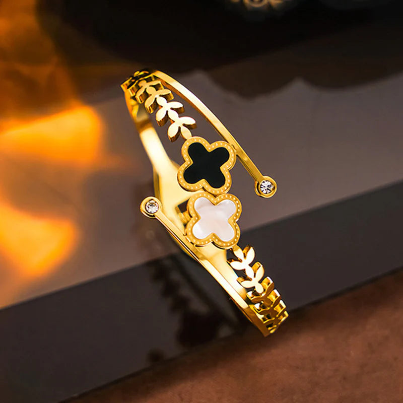 Mother of Pearl Clover Bracelet (Anti-Tarnish)