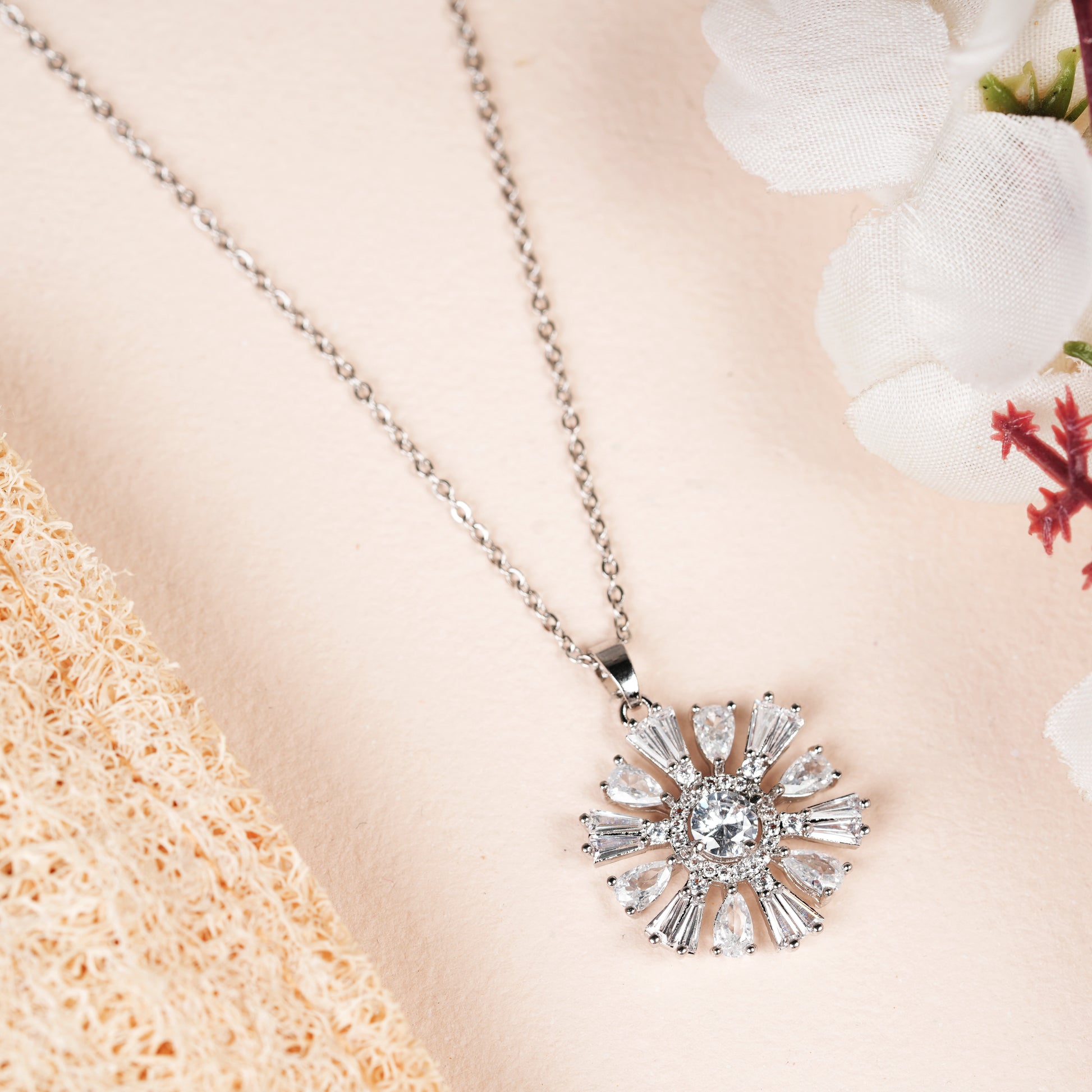 Collar Icy Flower Necklace